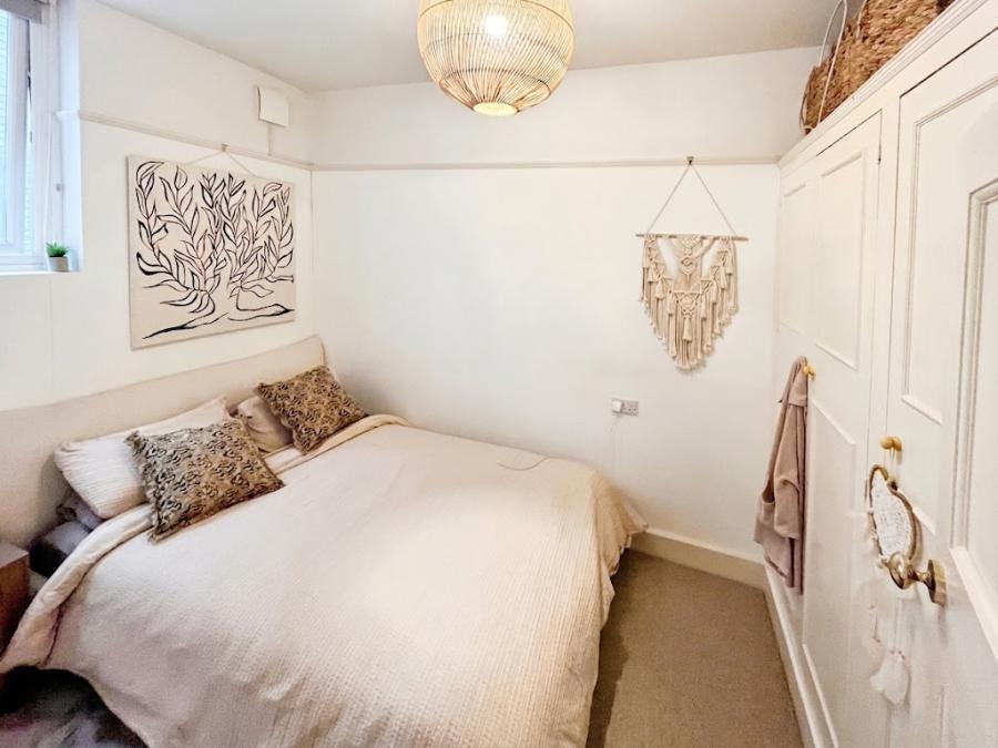 Flat Altenburg Gardens in Greater London