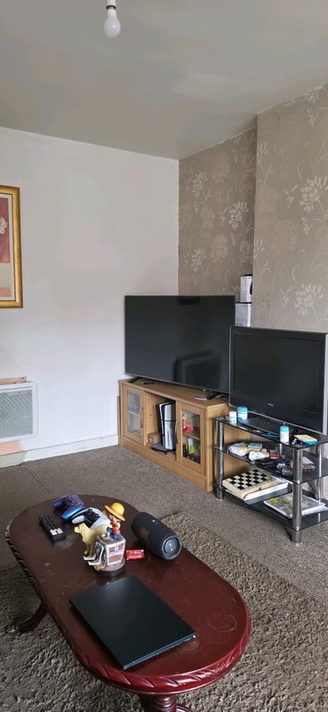 Room Paisley Road West in Glasgow
