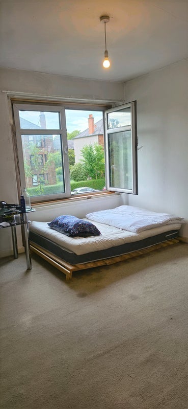 Room Paisley Road West in Glasgow