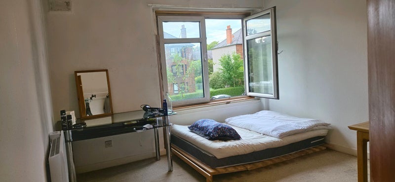 Room Paisley Road West in Glasgow
