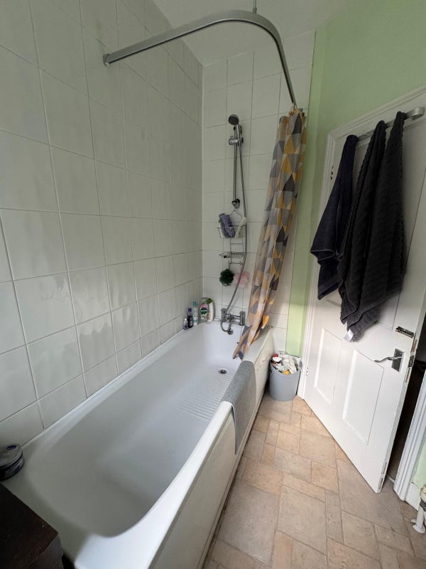 Room Leybourne Road in Greater London