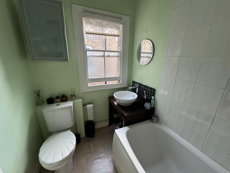 Room Leybourne Road in Greater London