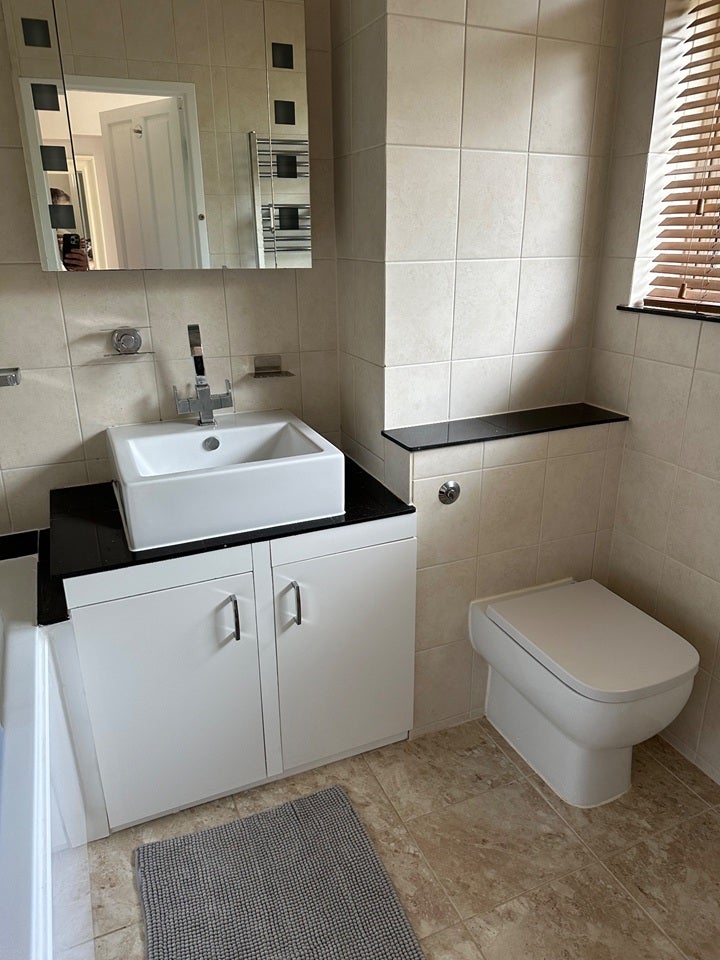 Flat Windlesham Grove in Greater London