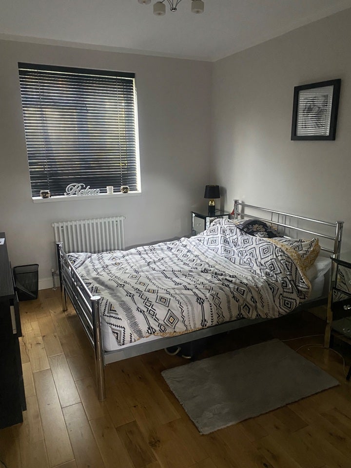 Flat Windlesham Grove in Greater London