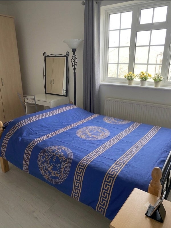 Room County Street in Greater London
