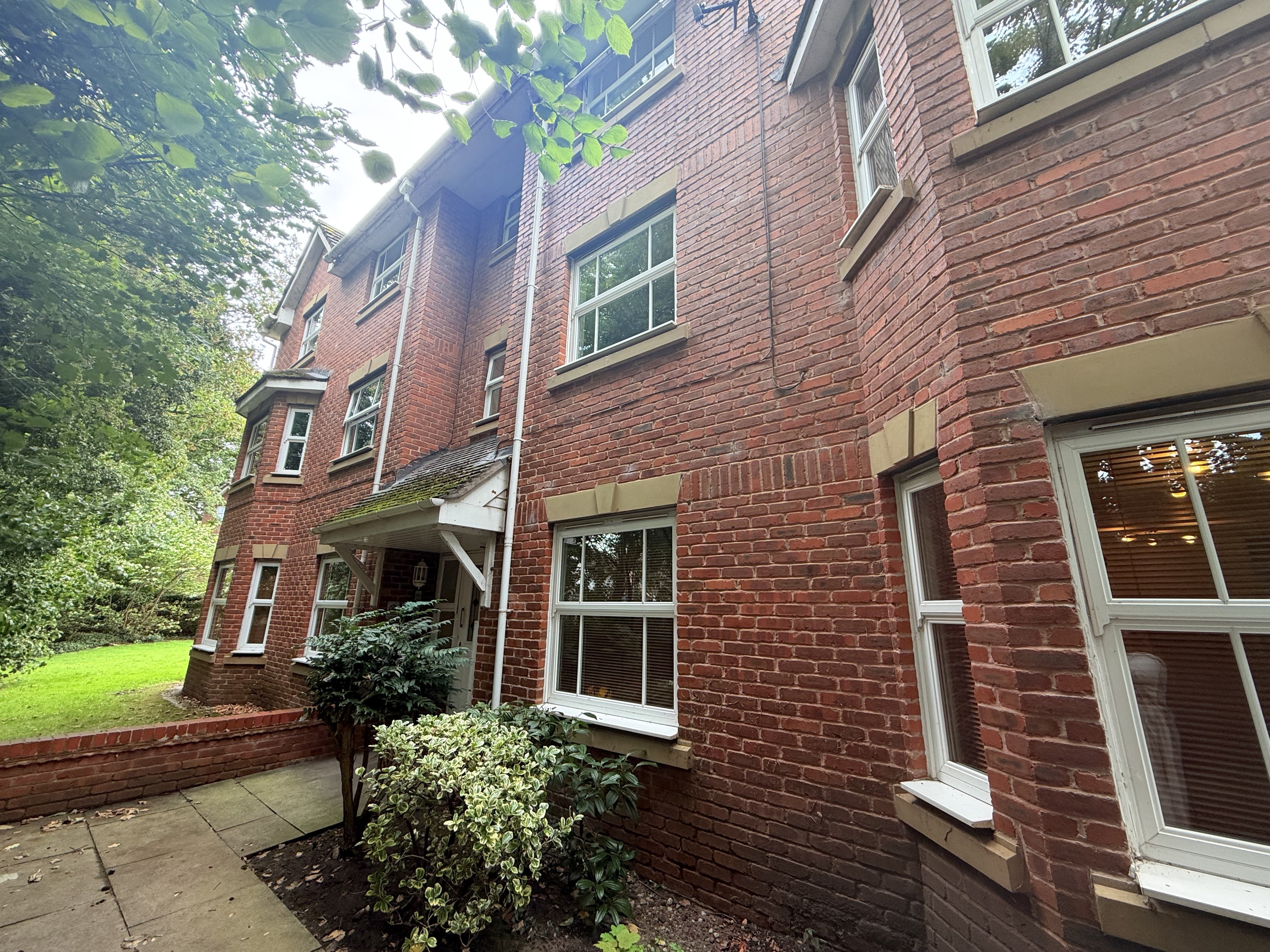 Flat Kentmere Road in Trafford