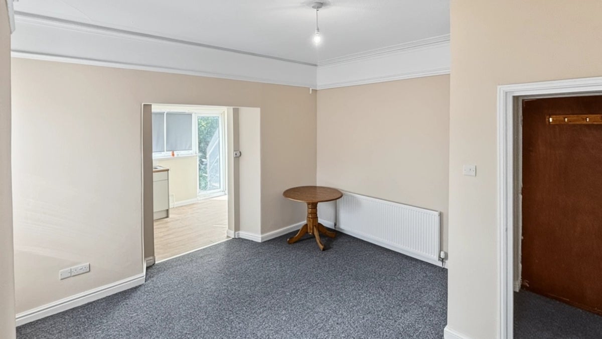 Flat Clytha Square in Newport
