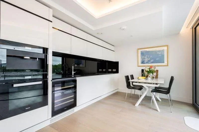 Flat Albert Embankment in Greater London