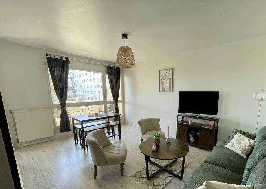 Flat 50 Rue Eugène Delacroix 56000 Vannes in Vannes