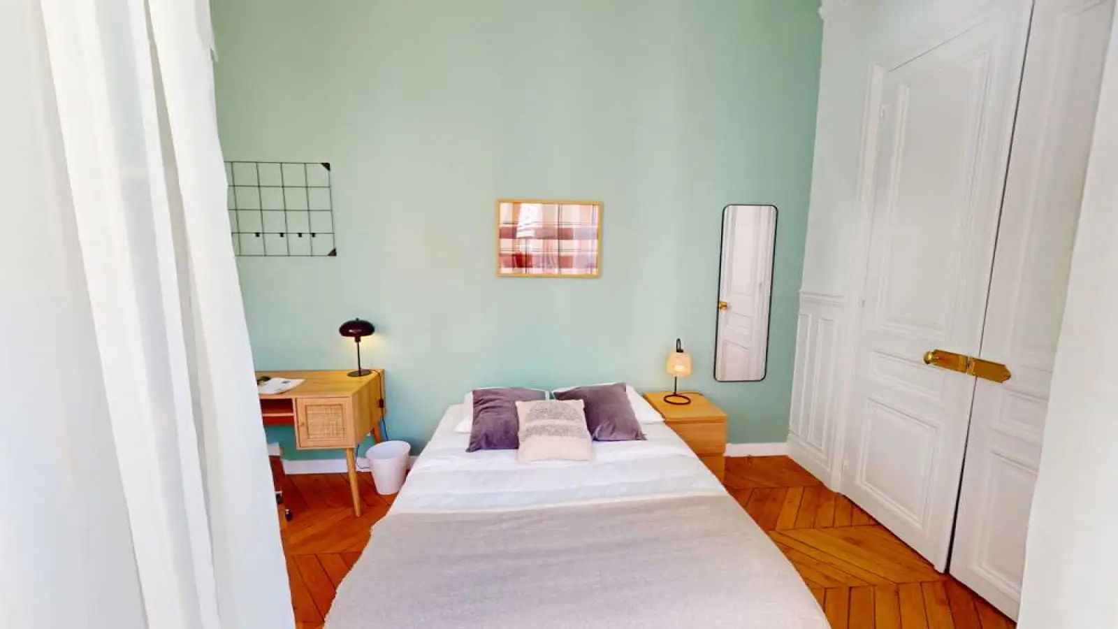 Room Rue Ampère in Paris