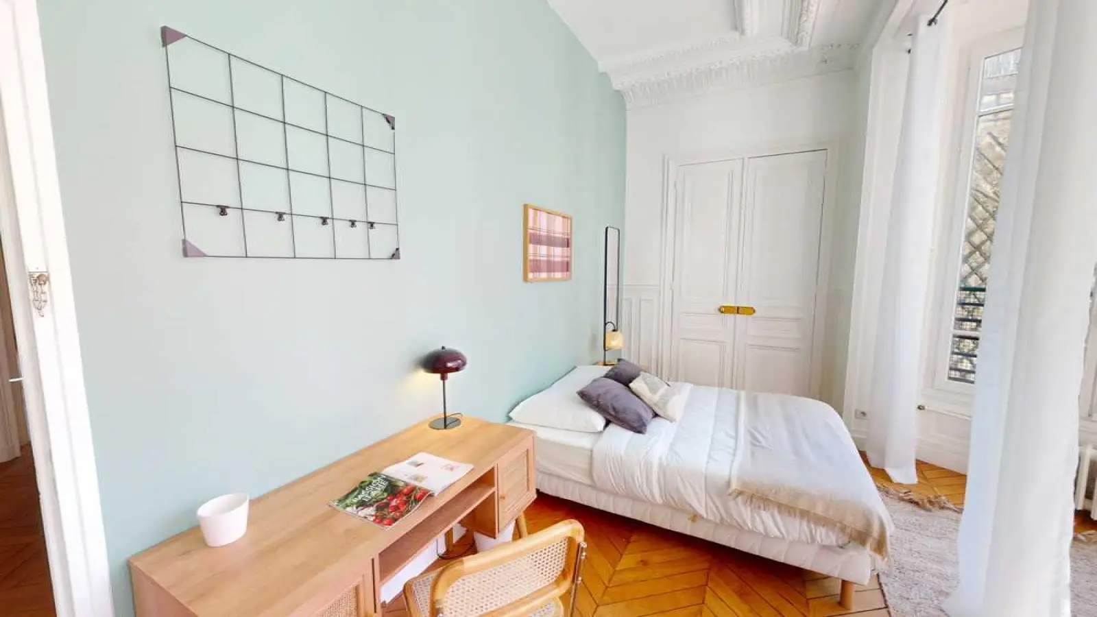 Room Rue Ampère in Paris