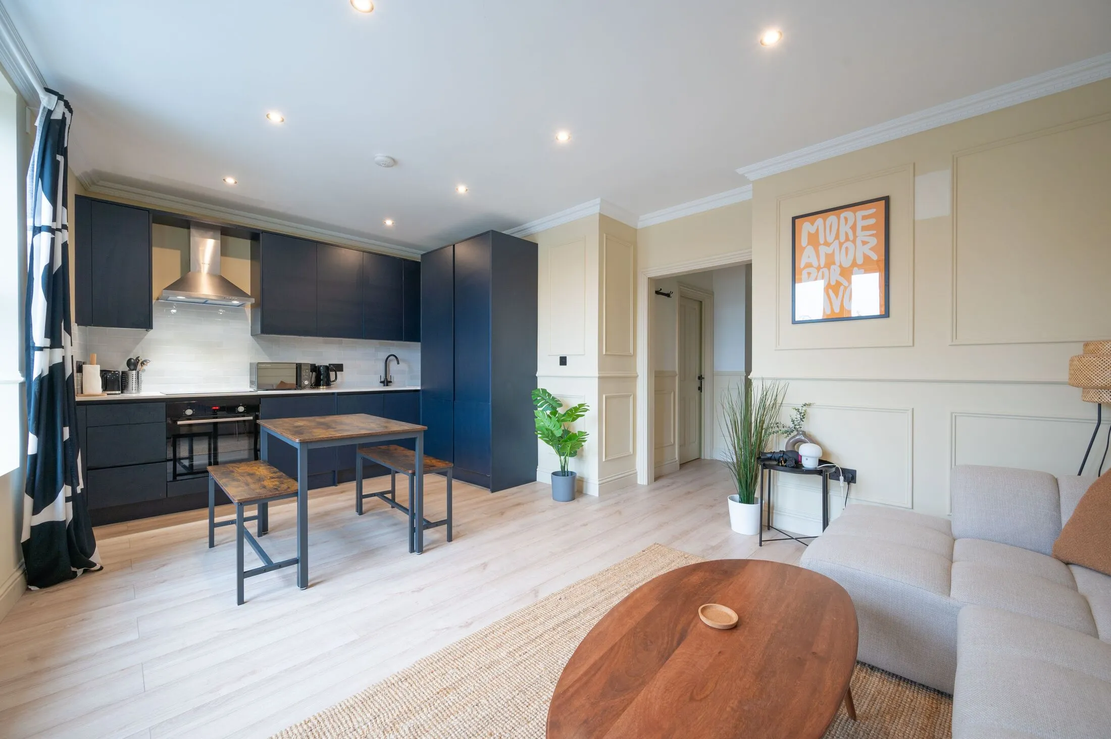 Flat Ravenswood Road in Greater London