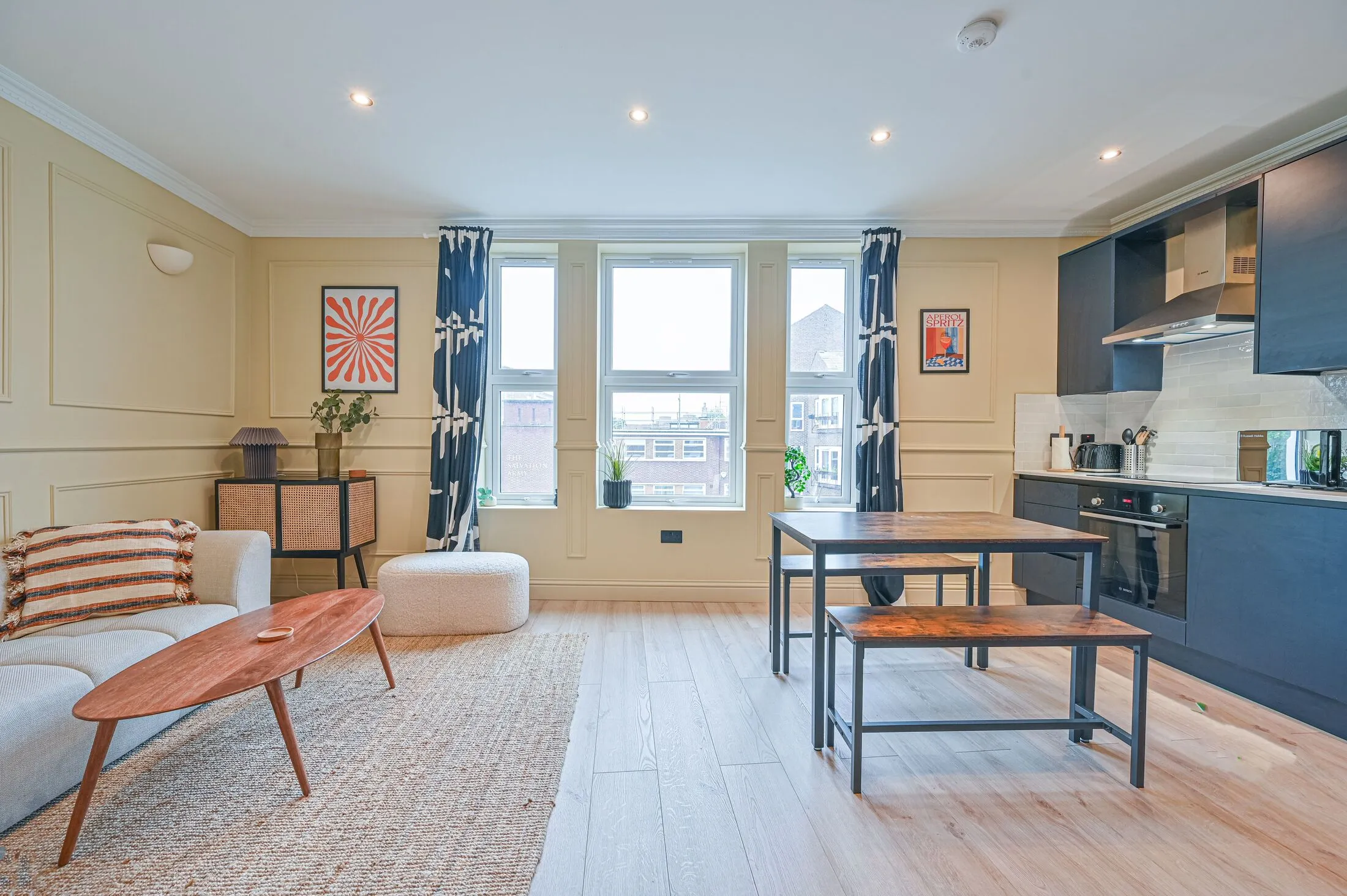 Flat Ravenswood Road in Greater London