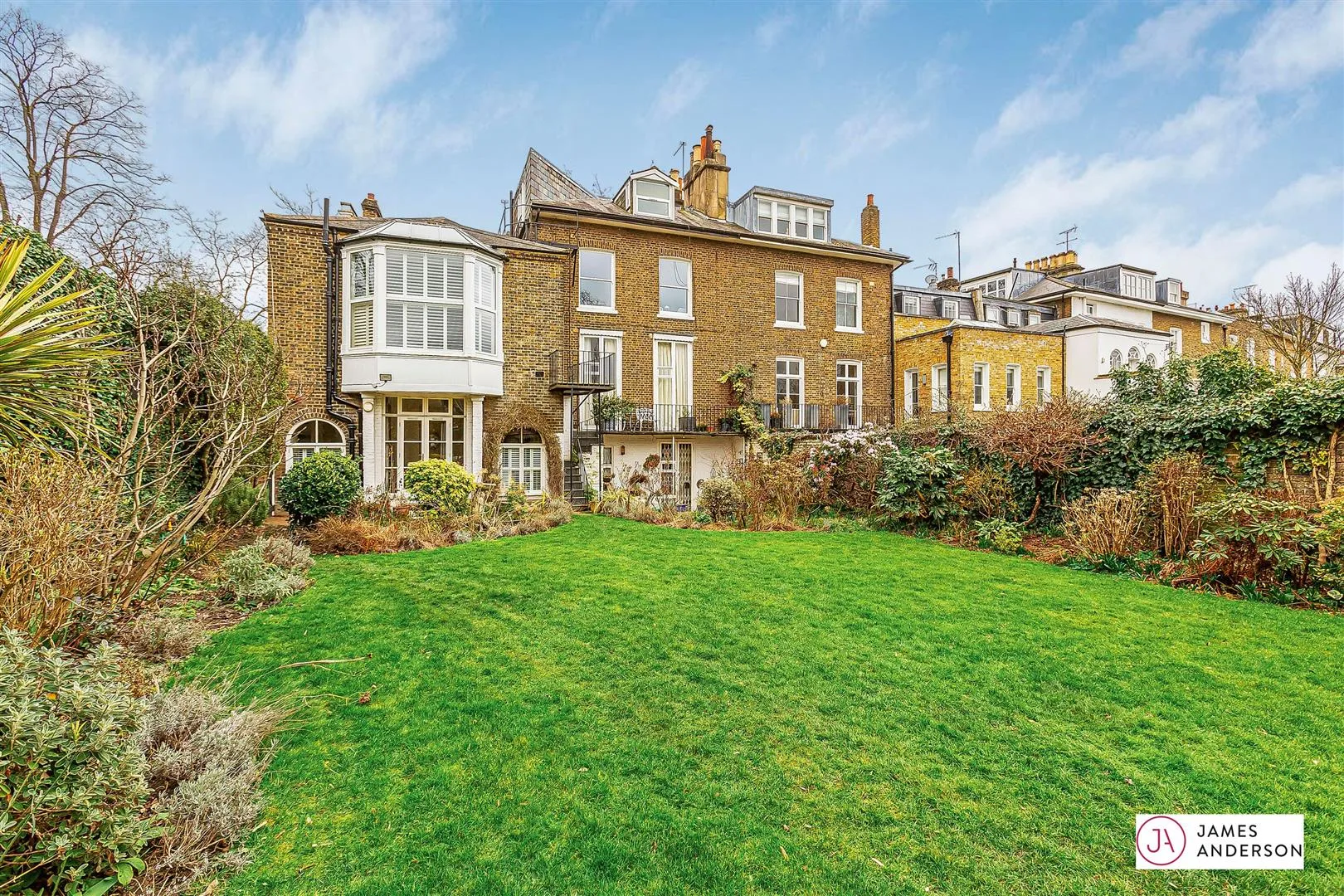Flat Castelnau Row in Greater London