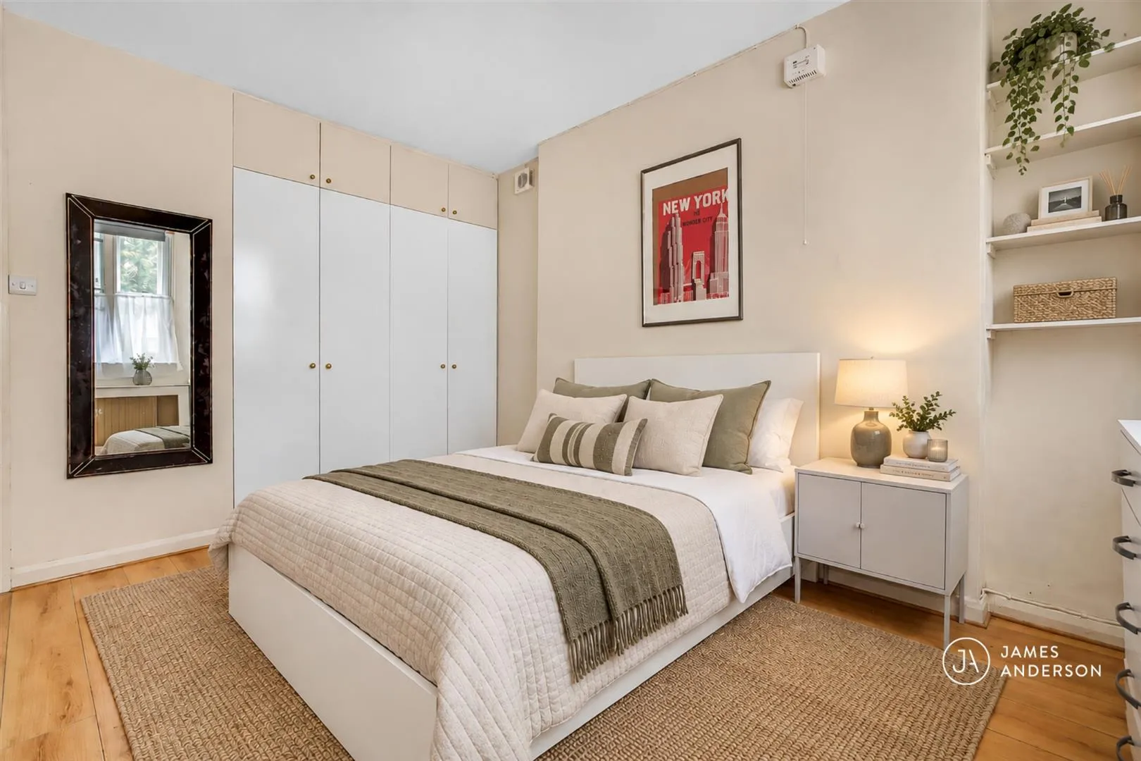 Flat Castelnau Row in Greater London