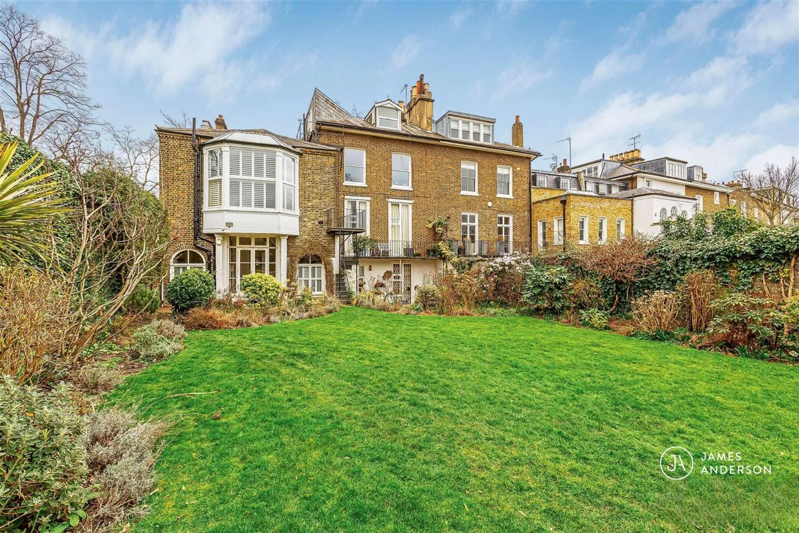 Flat Castelnau Row in Greater London