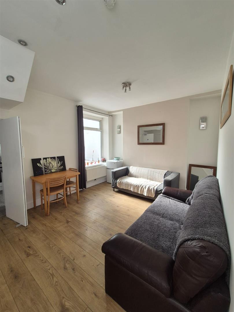 Flat Queen Street in Pontypridd