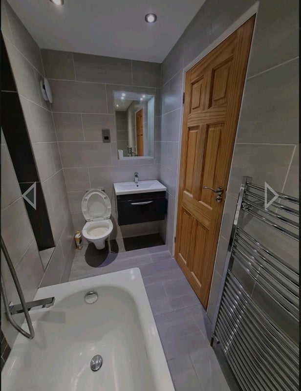 Room Askew Crescent in Greater London