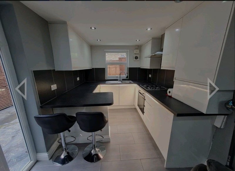 Room Askew Crescent in Greater London