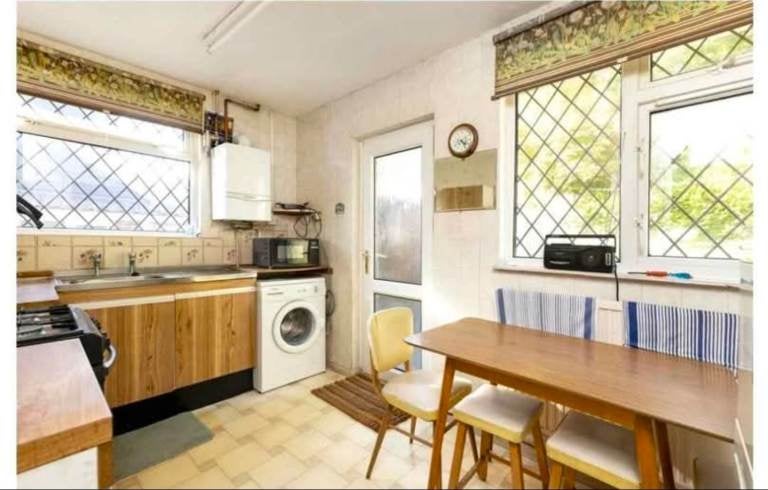 House Elvin Crescent in Brighton