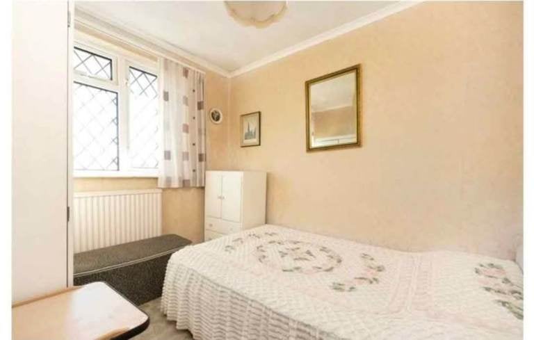 House Elvin Crescent in Brighton