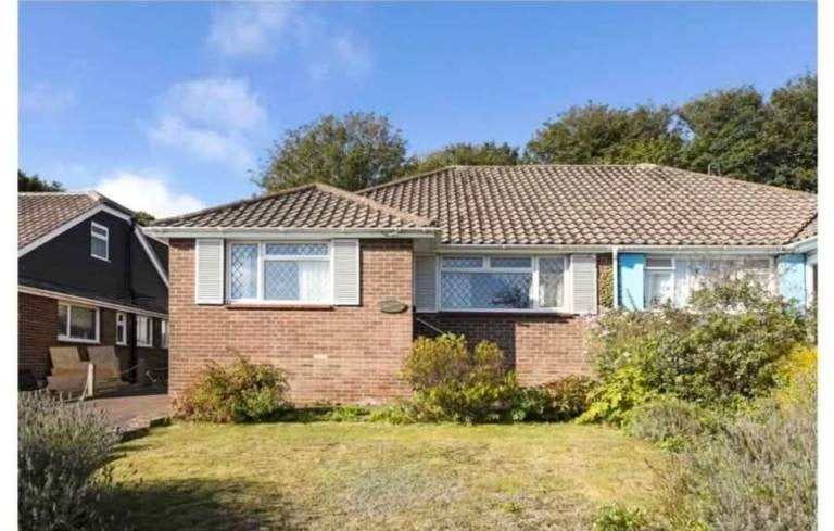 House Elvin Crescent in Brighton