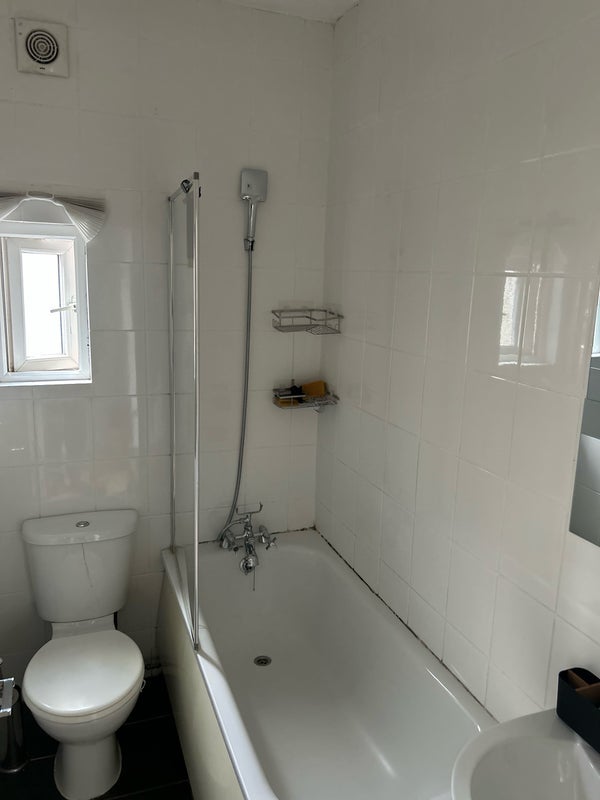 Room Morieux Road in Greater London