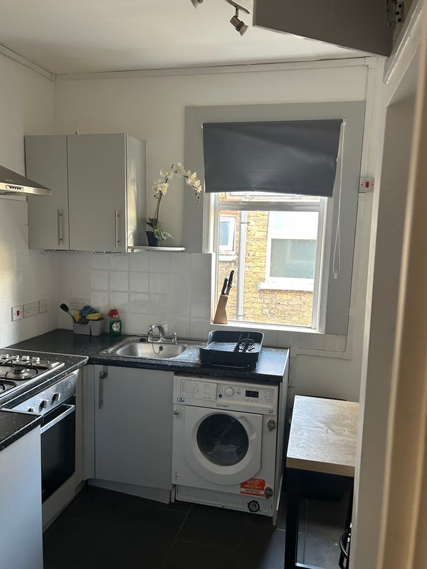 Room Morieux Road in Greater London