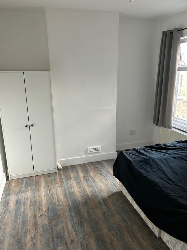 Room Morieux Road in Greater London