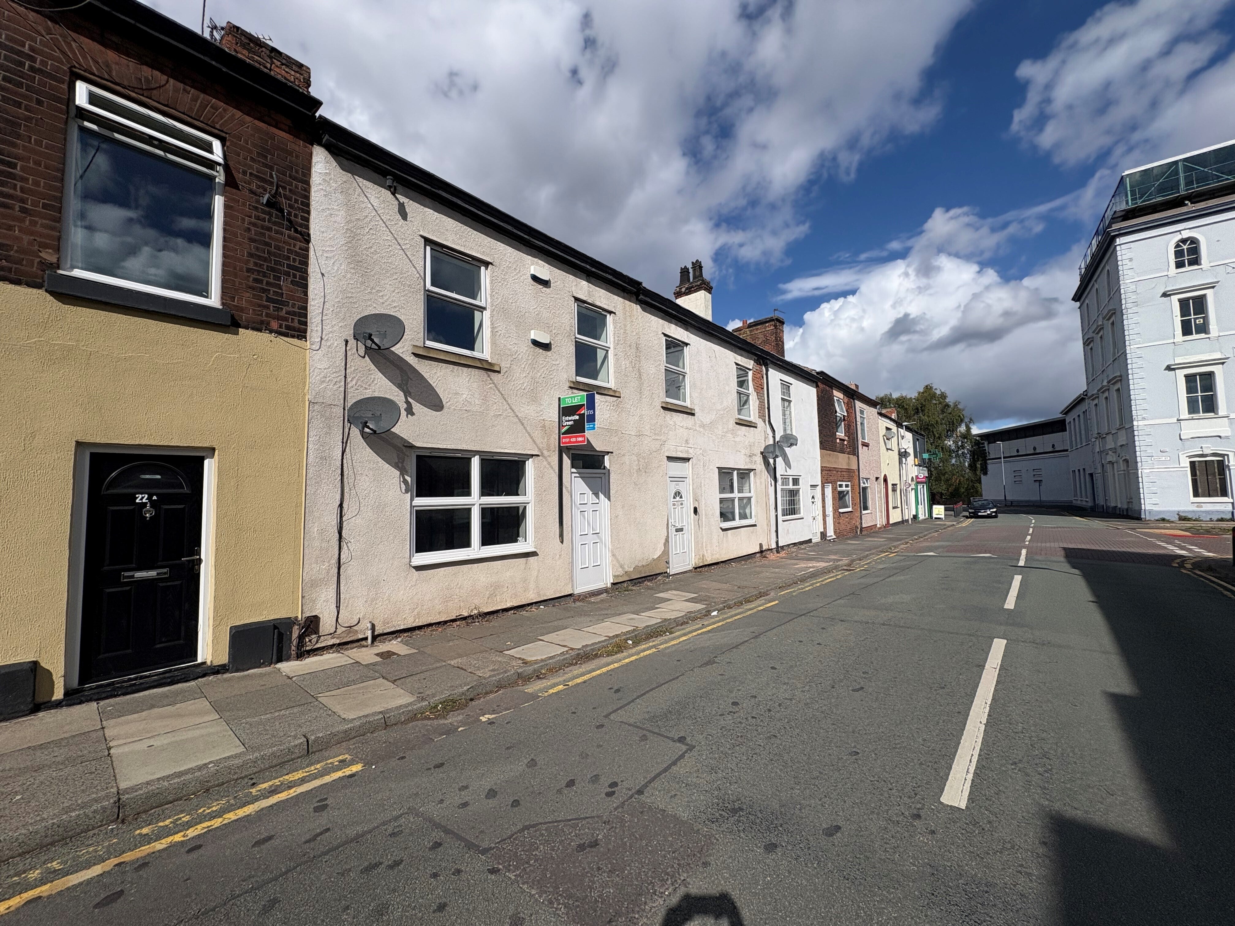 Flat Mersey Road in Widnes