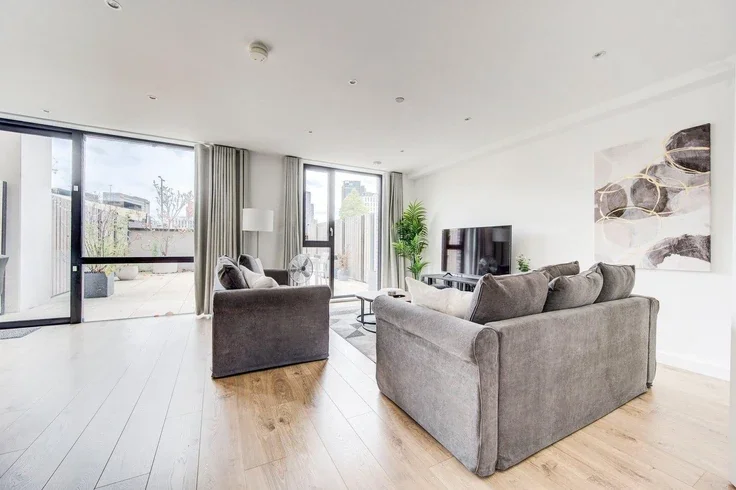Flat Forrester Way in Greater London