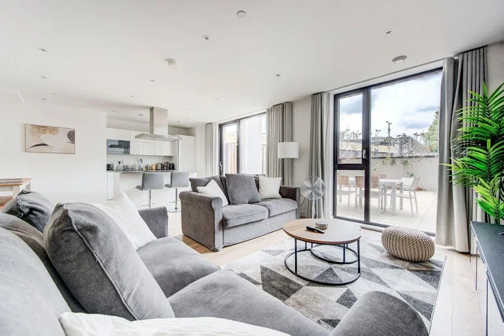 Flat Forrester Way in Greater London