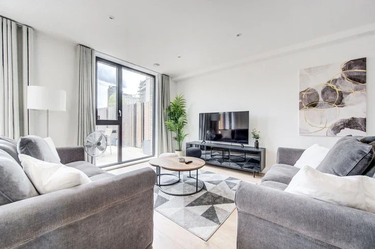 Flat Forrester Way in Greater London