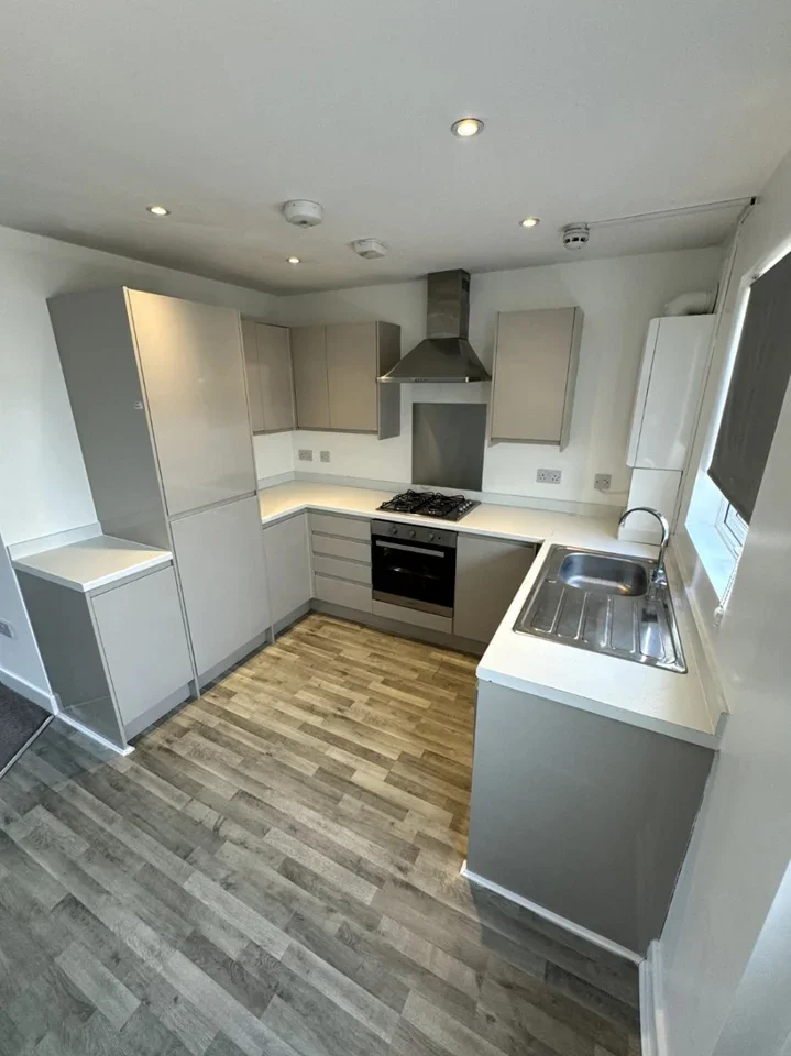 Flat Lower Road in Greater London