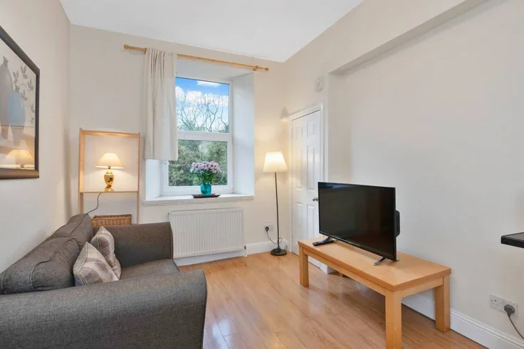 Flat Glen Street in City of Edinburgh