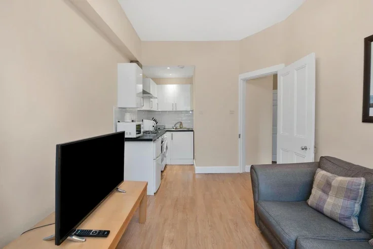 Flat Glen Street in City of Edinburgh