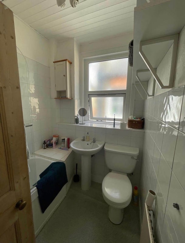 Room Arthur Road in Greater London