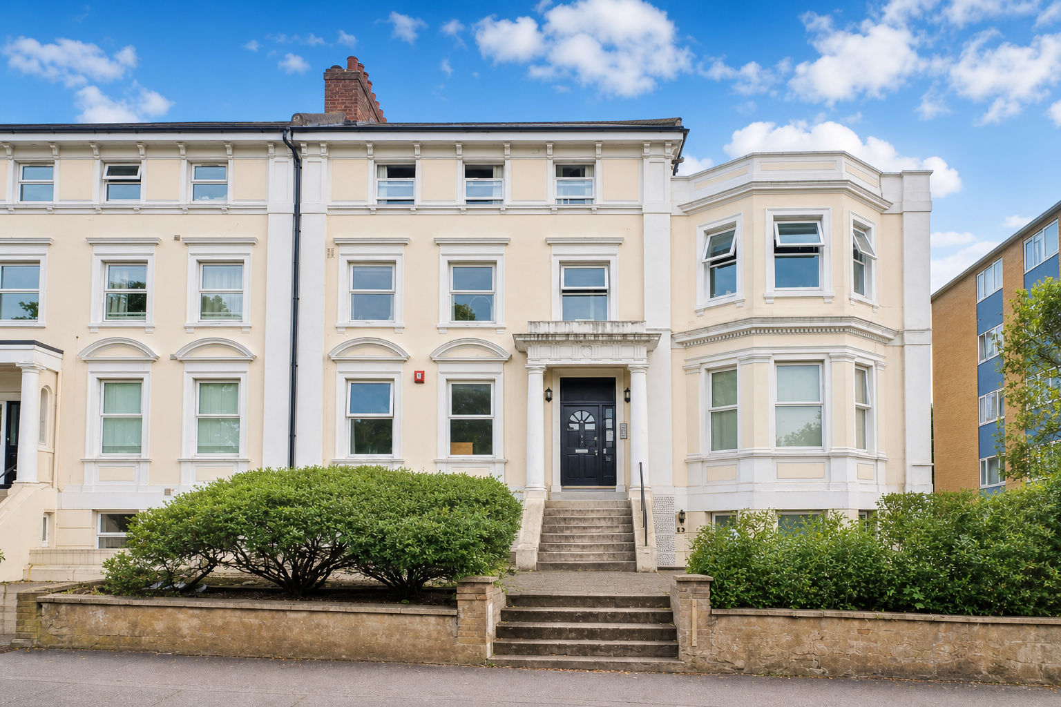 Flat St. Mark's Hill in Greater London