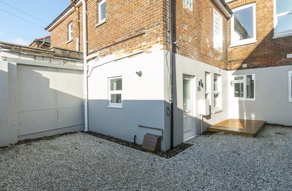 Flat Mansfield Avenue in Poole