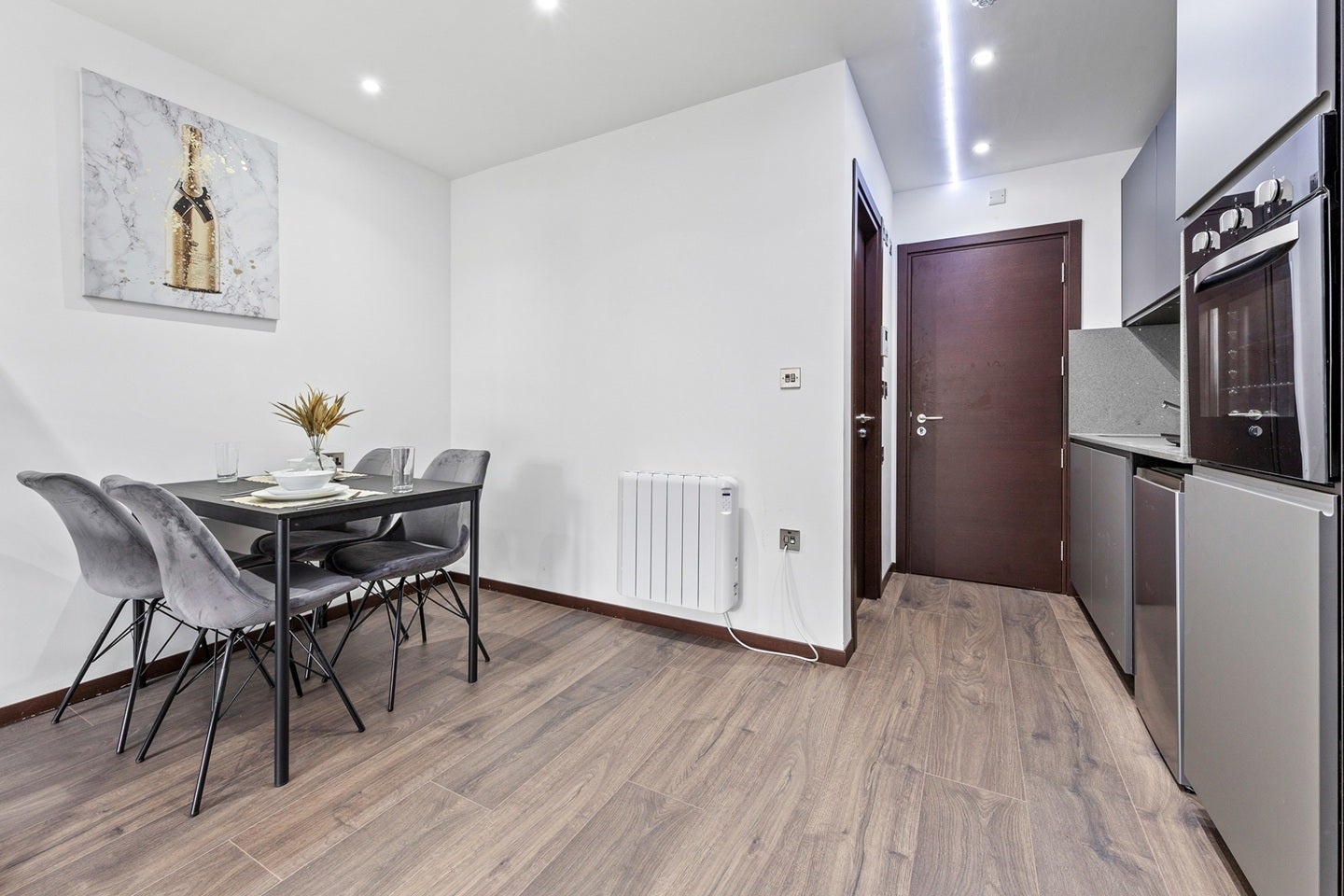 Flat Woodstock Road in Greater London
