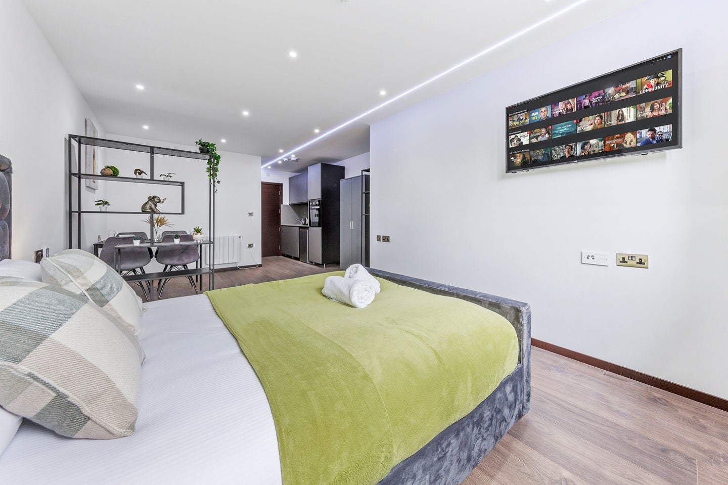 Flat Woodstock Road in Greater London