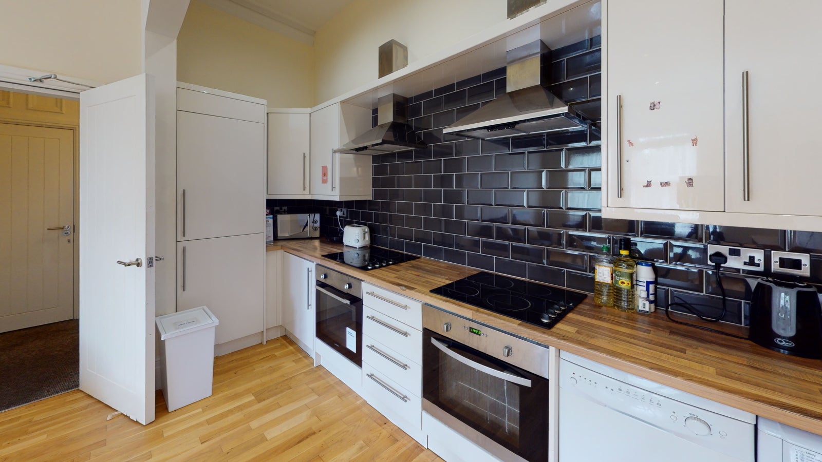 Room Hanover Square in Leeds