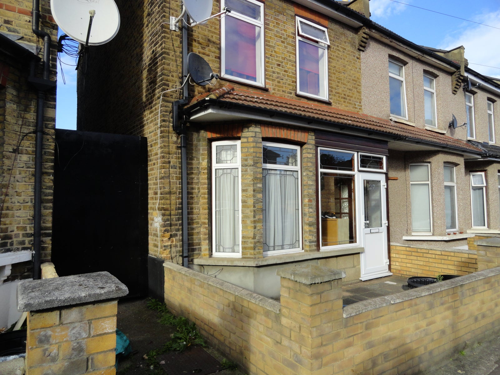 House Stanley Road in Greater London