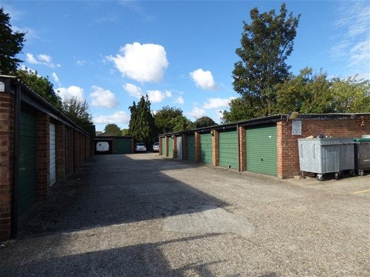 Flat Hazel Bank in Croxley Green