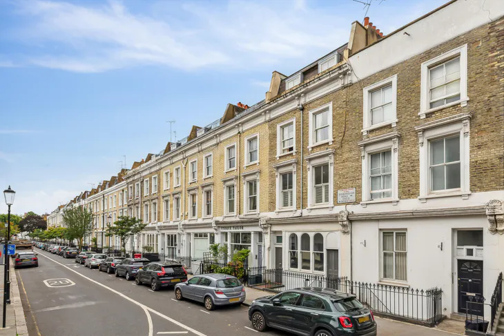 Flat Ifield Road in Greater London