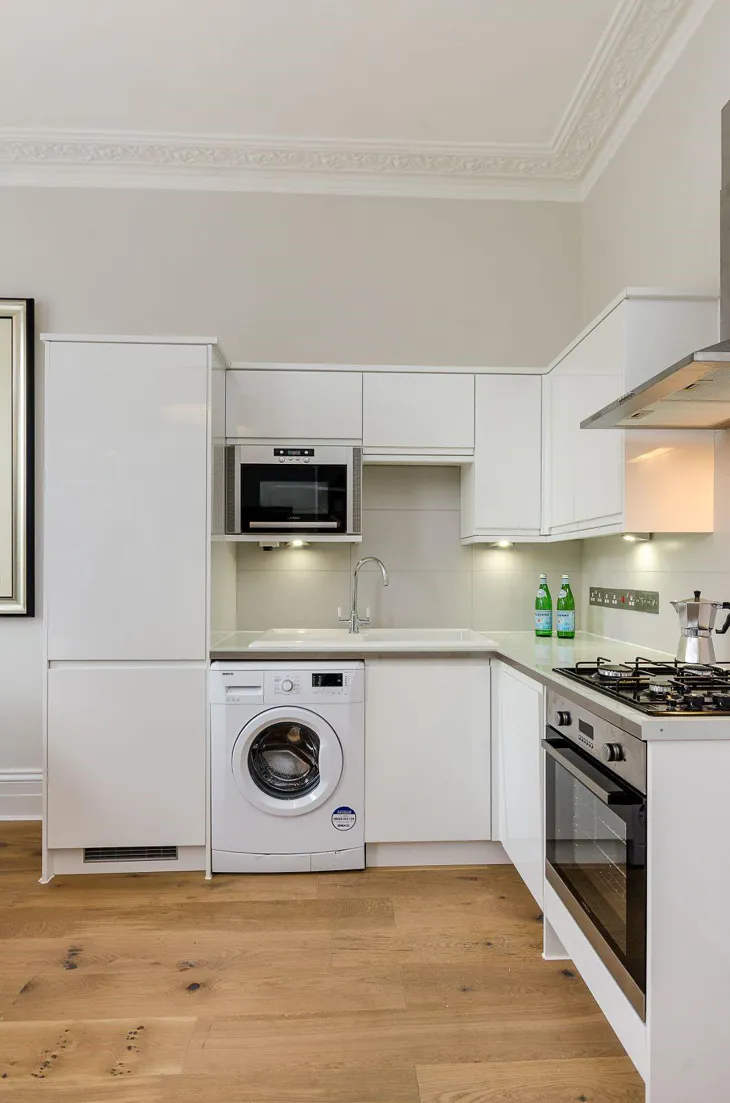 Flat Ifield Road in Greater London