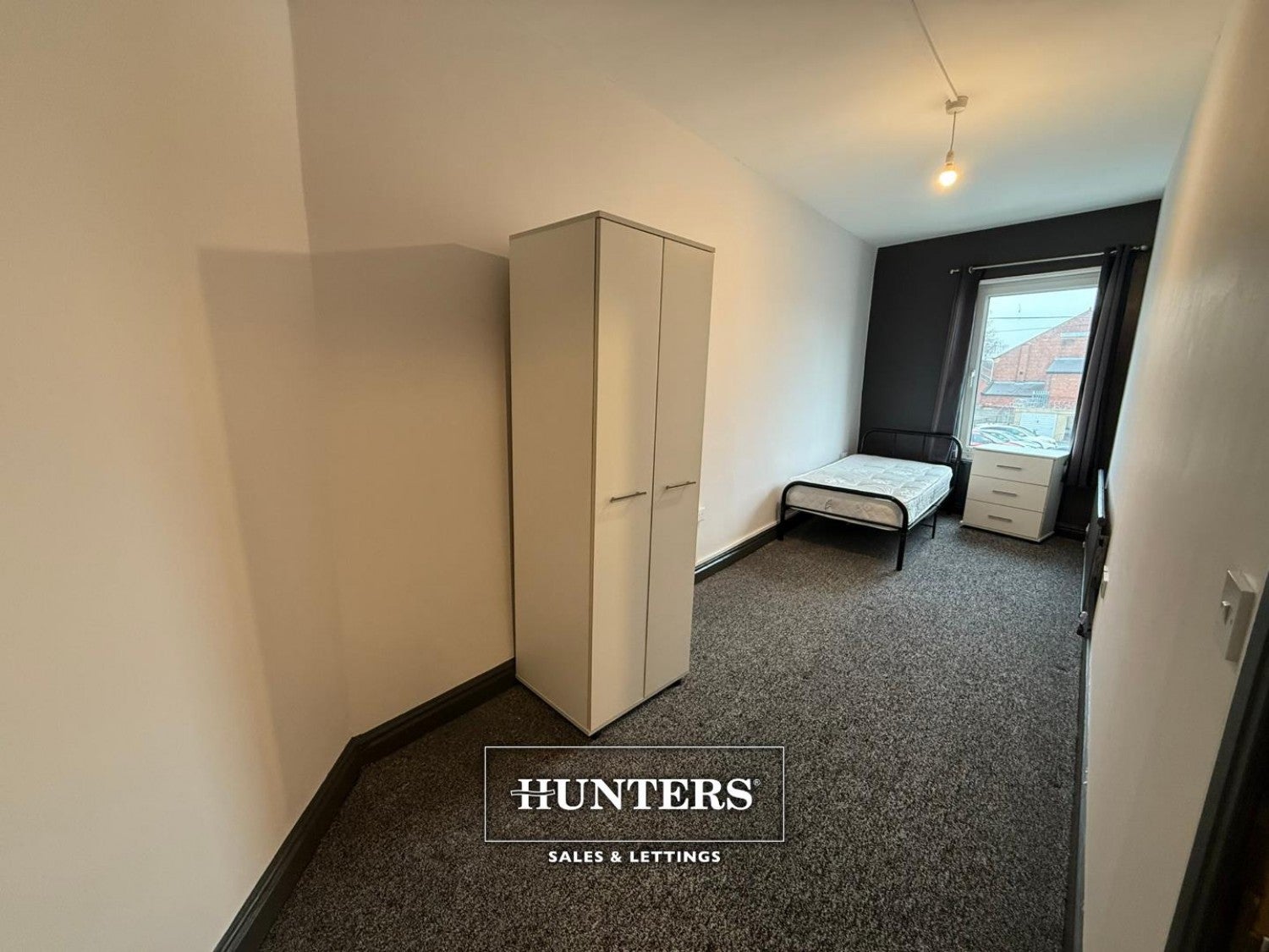 Flat Aketon Road in Wakefield