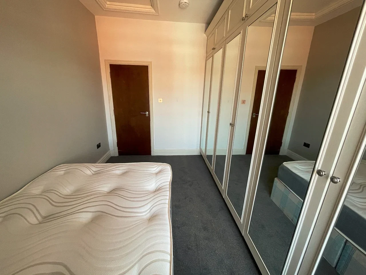 Room High Road in Greater London