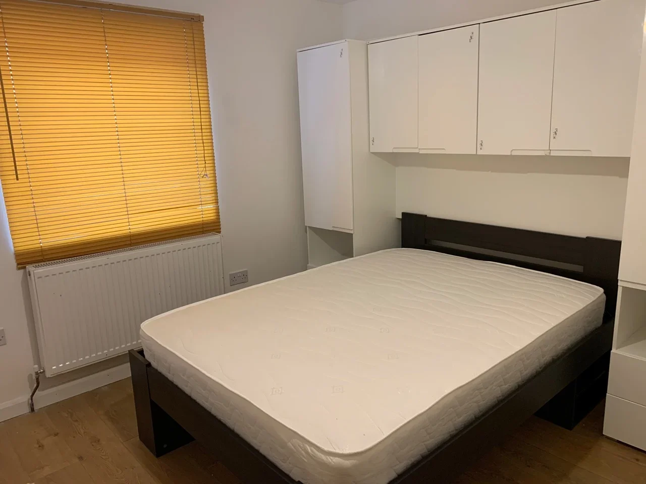 Room Queens Road in Watford