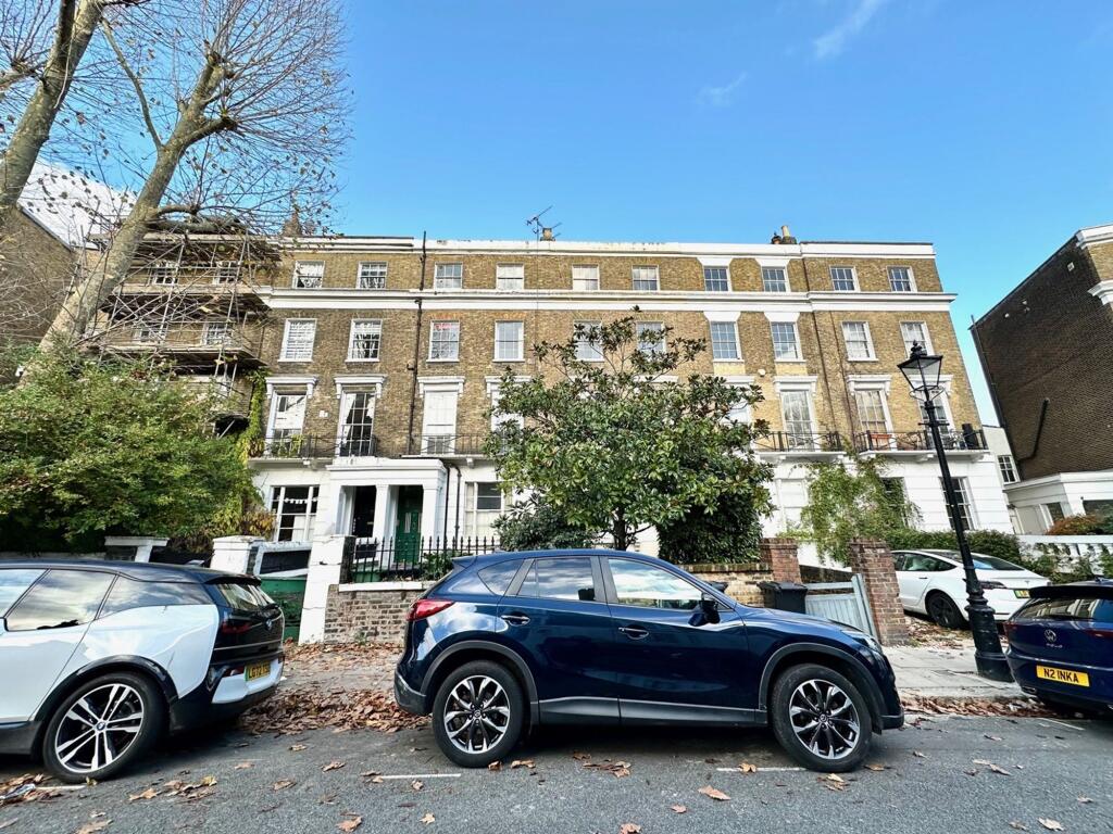 Flat Gloucester Crescent in Greater London